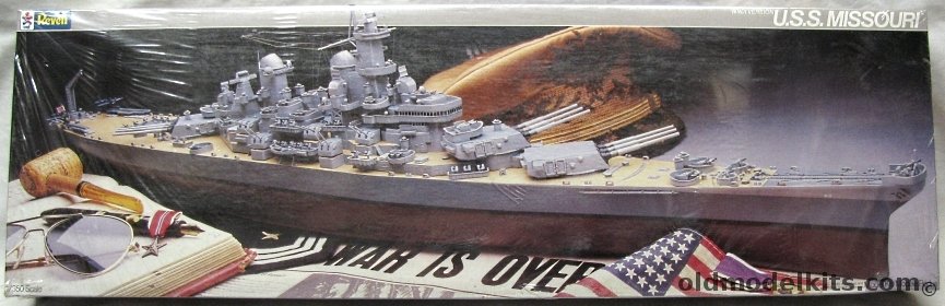 Revell 1/350 USS Missouri BB63 - WWII Configuration, 5218 plastic model kit